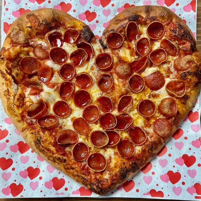 Heart Shaped Pizza (Large 14").